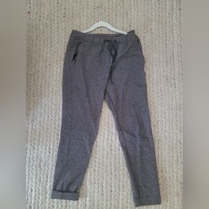 Lululemon on the fly 7/8 pant, gray, size 4